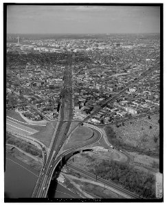 PENNSYLVANIA AVENUE CORRIDOR FROM THE ANACOSTIA RIVER