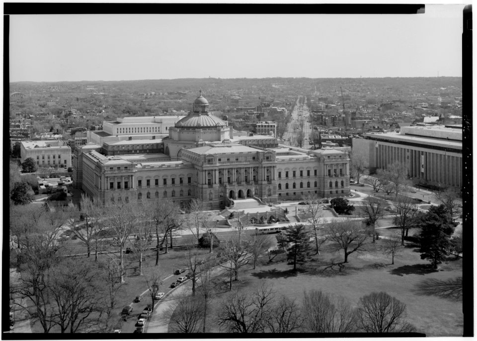 Pennsylvania avenue se from the capitol dome