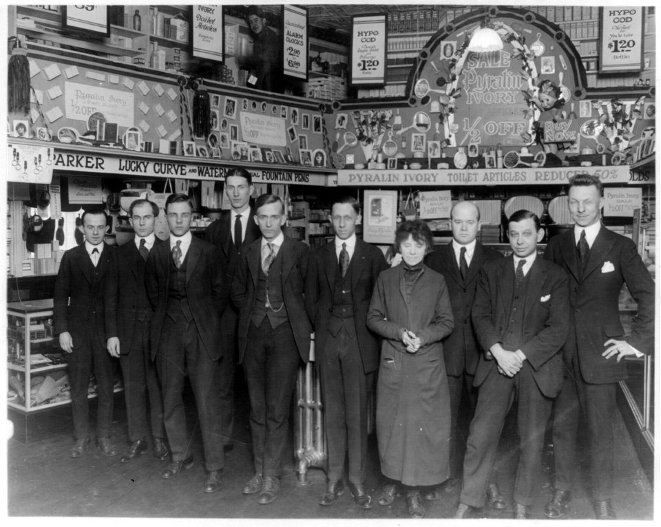 Peoples Drug Store employees, Washington, D.C., ca. 1920 LCCN2003663592