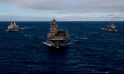 Peleliu Amphibious Ready Group transits in formation 120922-N-HF252-344