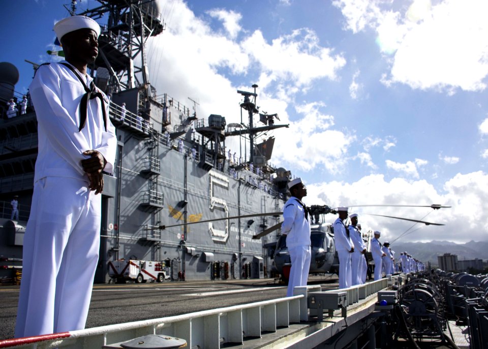 Peleliu departs Pearl Harbor-Hickham 140805-N-EH218-002