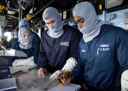 Peleliu general quarters drill 140908-N-SU278-049