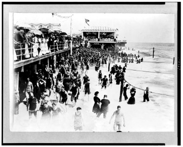 People on beach and boardwalk at Asbury Park, New Jersey LCCN93502906