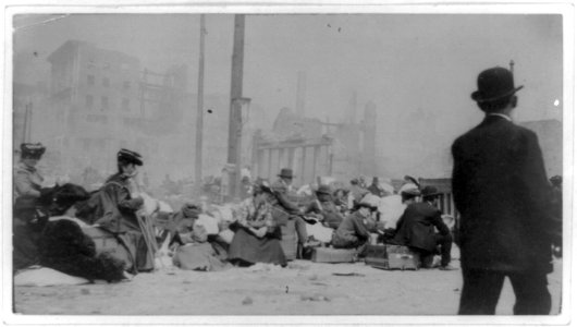 People sitting in street in front of ruins from earthquake, San Francisco, California LCCN89709554