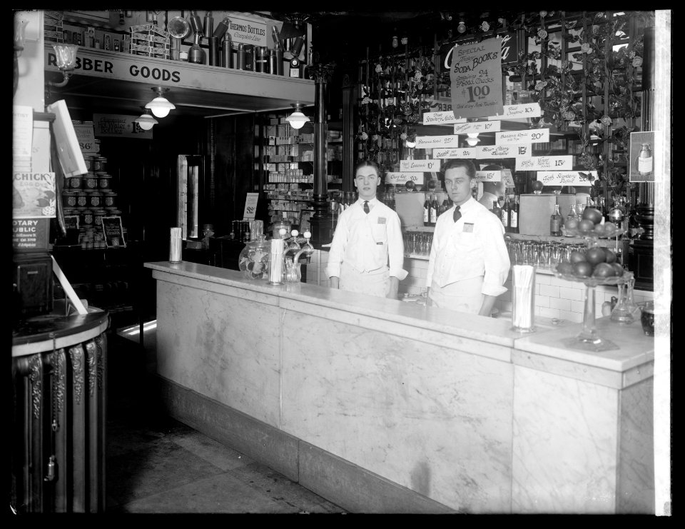 Peoples Drug store, 18 & Col. Rd., (Washington, D.C.), soda fountian LCCN2016823956