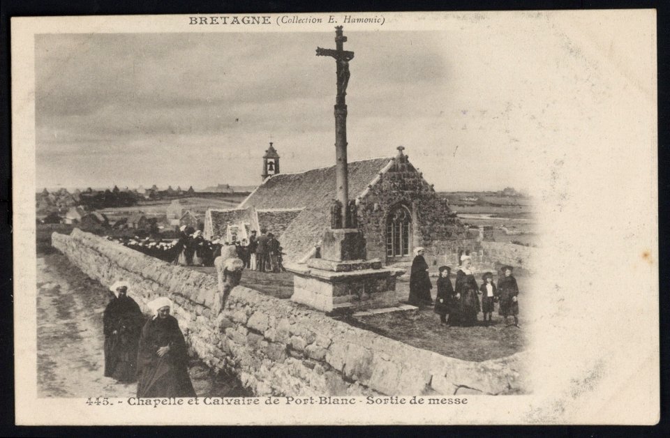 Penvénan - Chapelle et calvaire de Port-Blanc sortie de messe - AD22 - 16FI2778