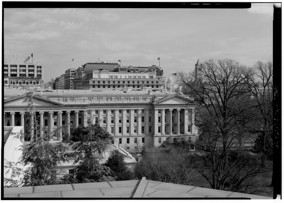 Pennsylvania avenue from the roof of the white house