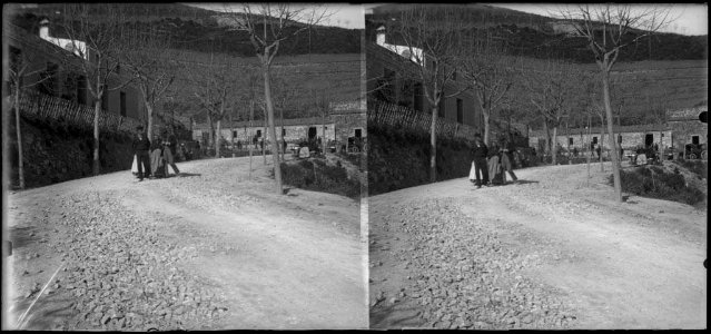 Persones al camí que porta a Sant Medir