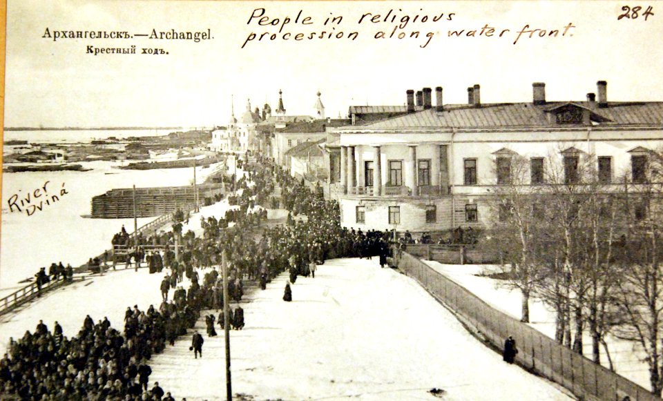 People in religious procession along the waterfront, Archangel, Russia, 1916-1922 (39283819952)