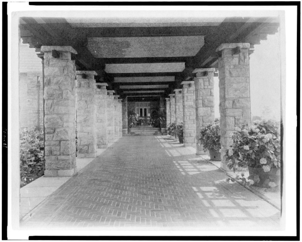 Pergola of home of Edmund Cogswell Converse, Greenwich, Connecticut LCCN94502490