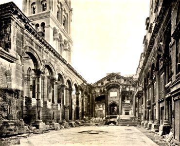 Peristyle of Diocletian's Palace in Split (cropped)