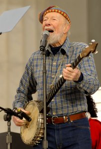 Pete Seeger sings (cropped)