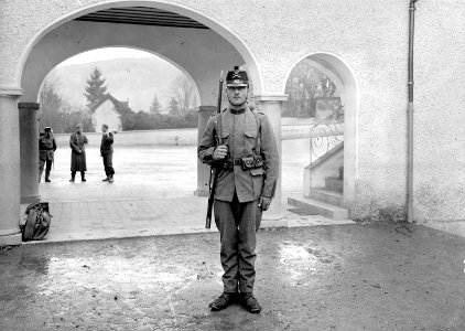 Persönliche Ausrüstung eines Infanteristen von vorn - CH-BAR - 3240159