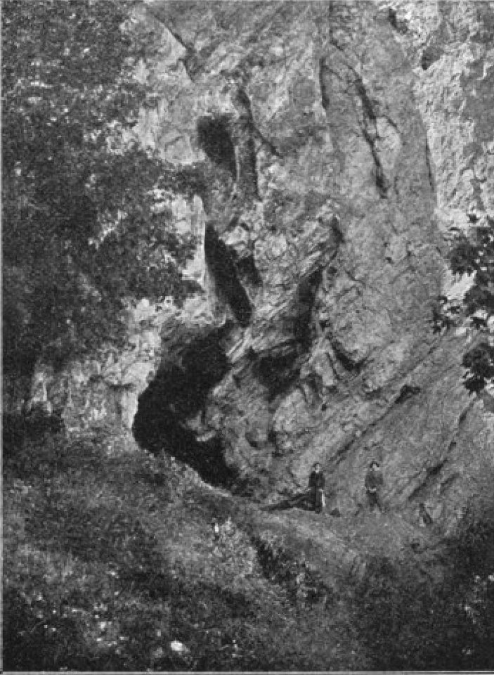 Peskő Cave entrance