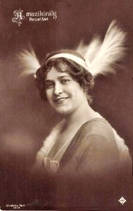Perczel Sári (Strelisky-fotó, 1913)