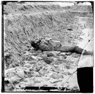 Petersburg, Virginia. Dead Confederate soldier in trenches of Fort Mahone LOC cwpb.03606