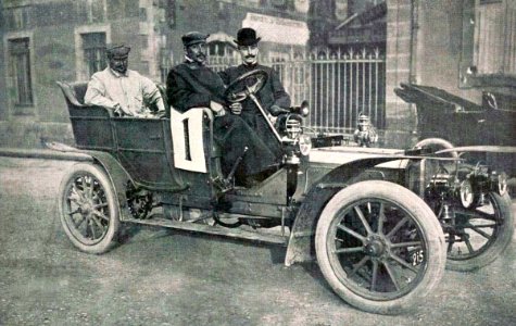 Perret, vainqueur de la Coupe Rochet-Schneider 1906, sur Peugeot 12-16 hp