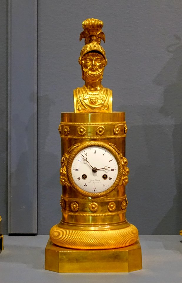Perseus clock, movement by Gentilhomme à Paris, early 1800s, gilt bronze, chased and patinated - Montreal Museum of Fine Arts - Montreal, Canada - DSC08683