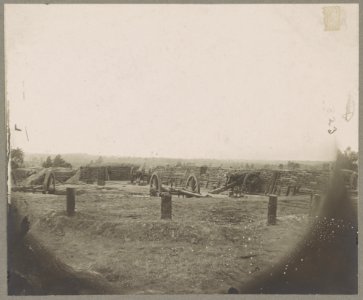 Petersburg, Va., battery on outer line Confederate entrenchment capt. June 15, 1865 LCCN2012646293
