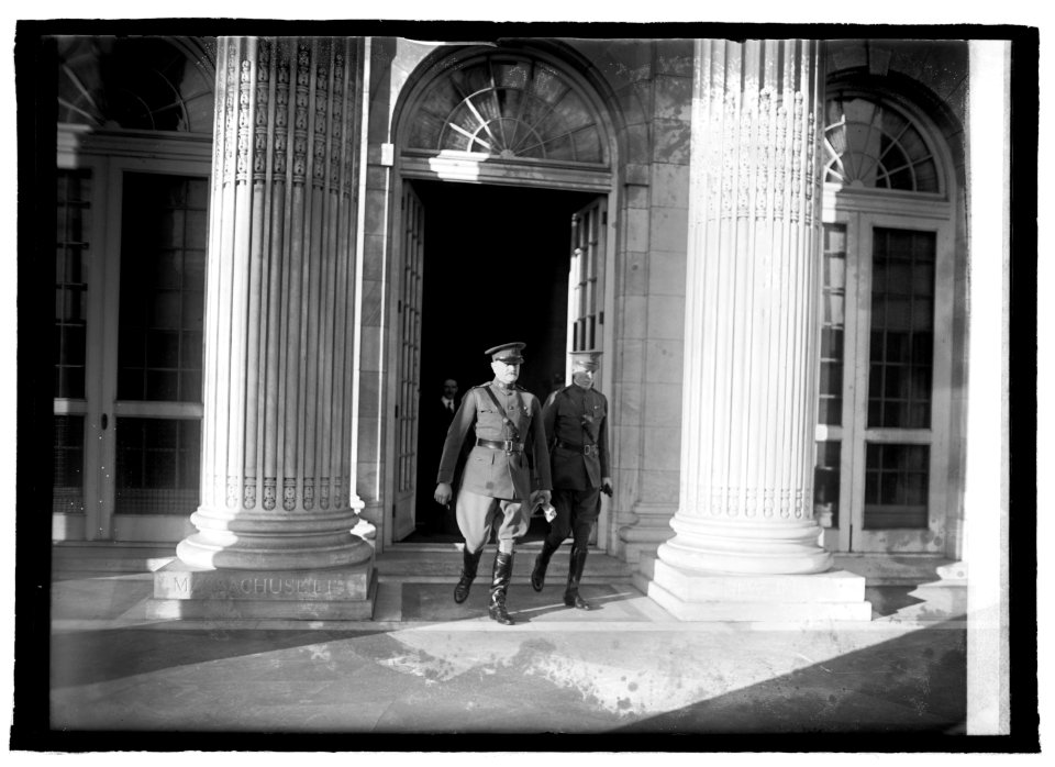 Pershing leaving Budget Committee LCCN2016846039