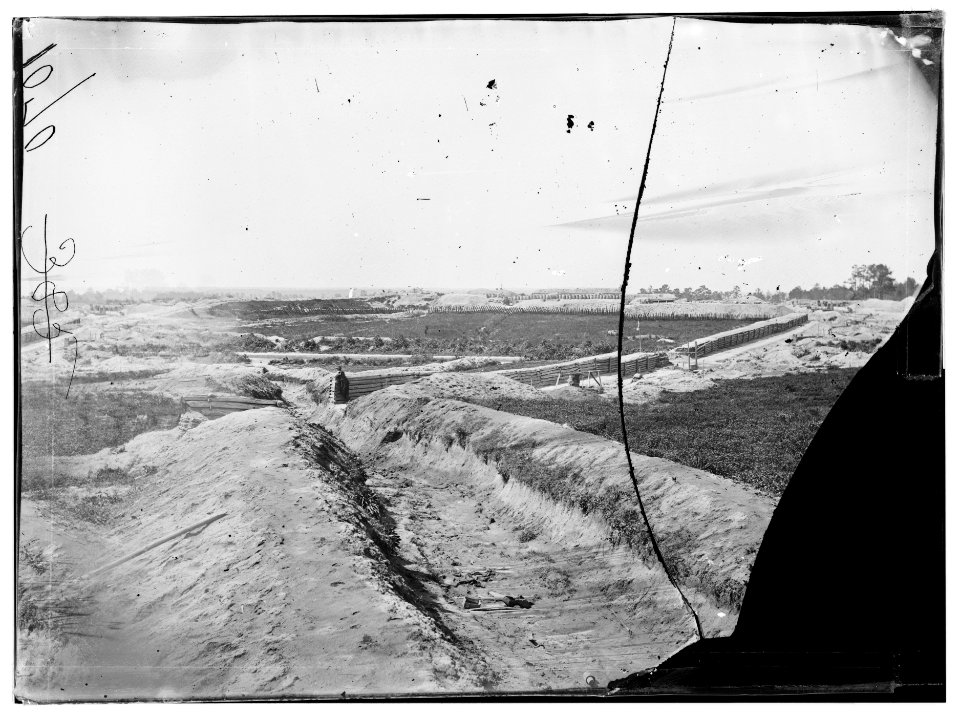 Petersburg, Virginia. Earthworks in front of Petersburg LOC cwpb.01323