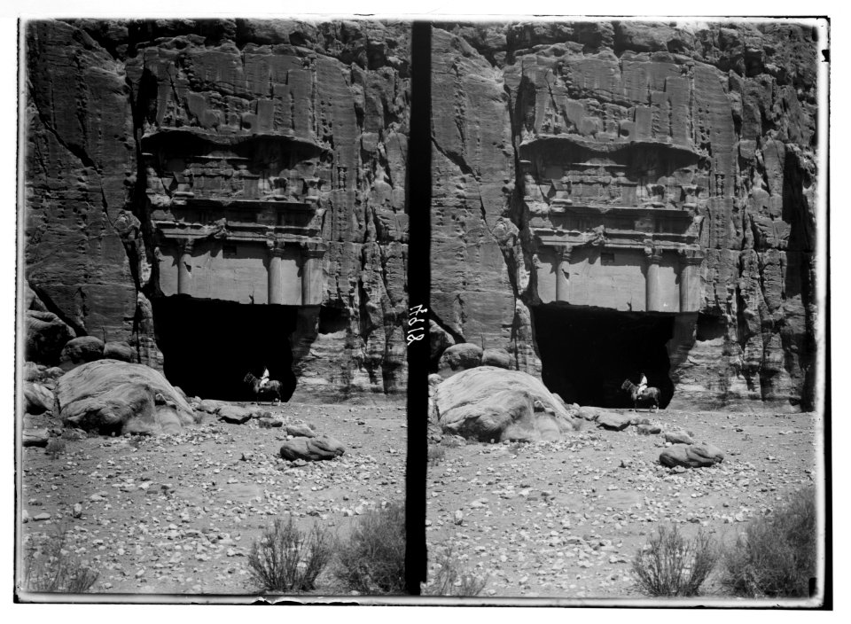 Petra (Wadi Musa). El-M'esrah area. Corniced tomb with Nabatean inscription. Being a rare exception, Wadi et-Turkmaniyyeh LOC matpc.03097
