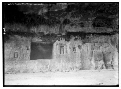 Petra (Wadi Musa). Wadi ed-D r. Qattar ed-Der. Cult niches. Some niches containing Dushara pillars. LOC matpc.03113