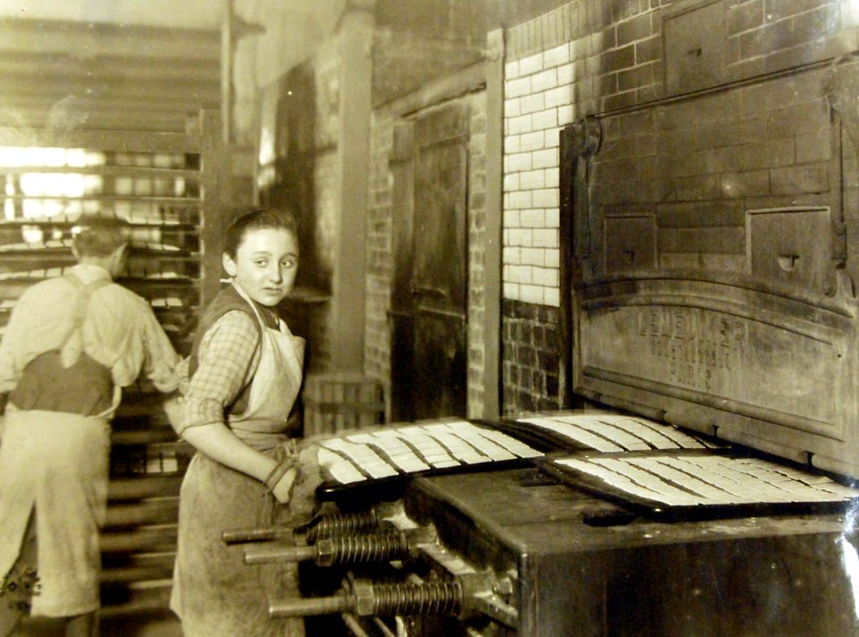 Petit Beurre Biscuits ready for baking. Biscuiterie Belin Freres, Bagnolet (Seine) France, 1918 (28384653632)