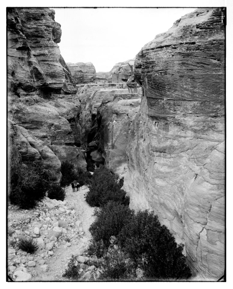 Petra. Bab-Es-Sik, entrance to the gorge LOC matpc.06873