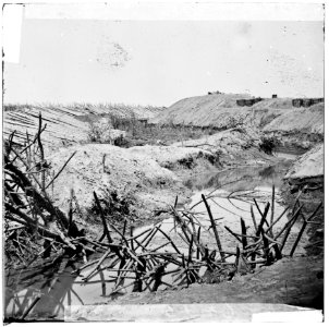 Petersburg, Va. Chevaux-de-frise in front of Fort Sedgwick LOC cwpb.02619