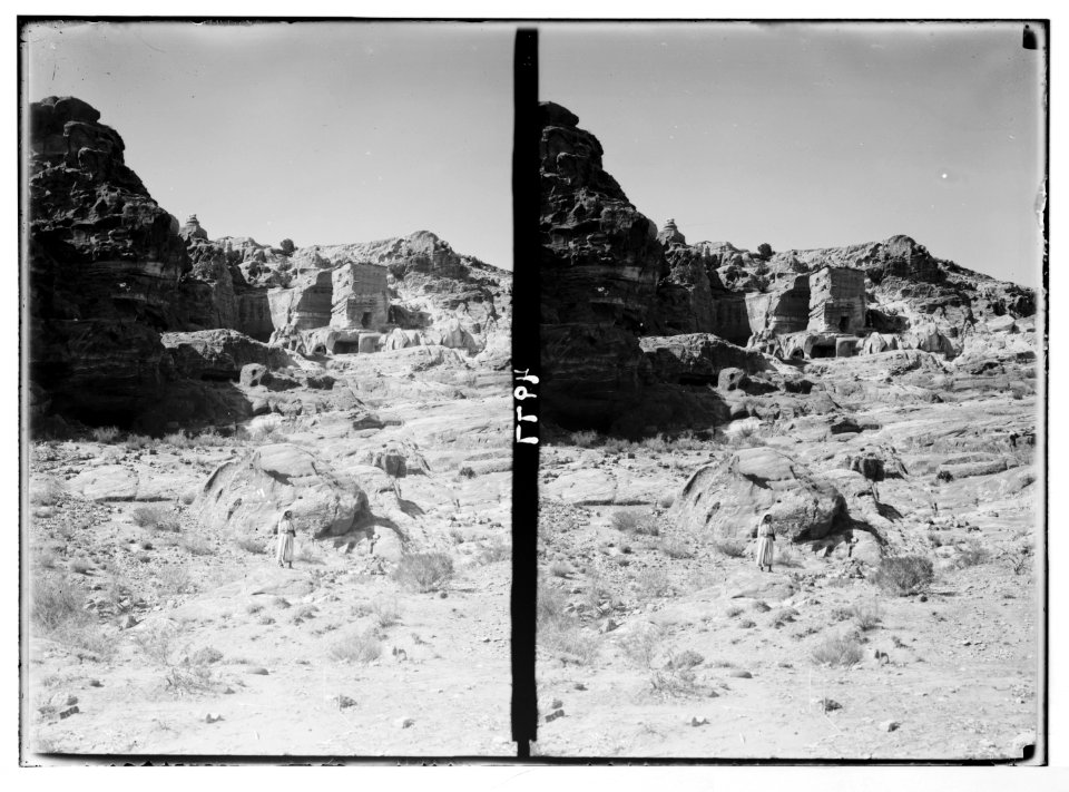 Petra (Wadi Musa). Serpent monument and block tomb. Southern graves. En route to Jebel Hrun LOC matpc.03127