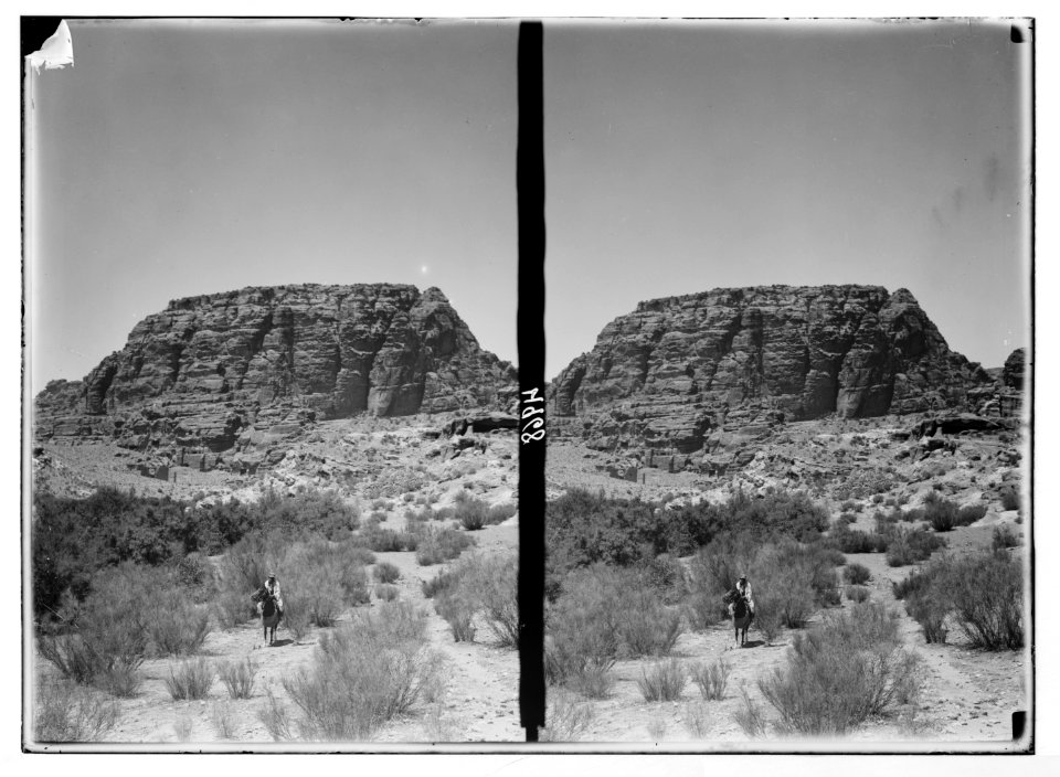 Petra (Wadi Musa). Umm el-Biyrah. (Earliest Nabatean stronghold). A general view LOC matpc.03126