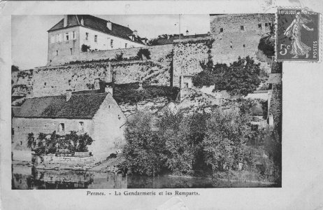 Pesmes gendarmerie et remparts 1908