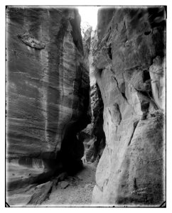 Petra. Central part of Es-Sik LOC matpc.06874