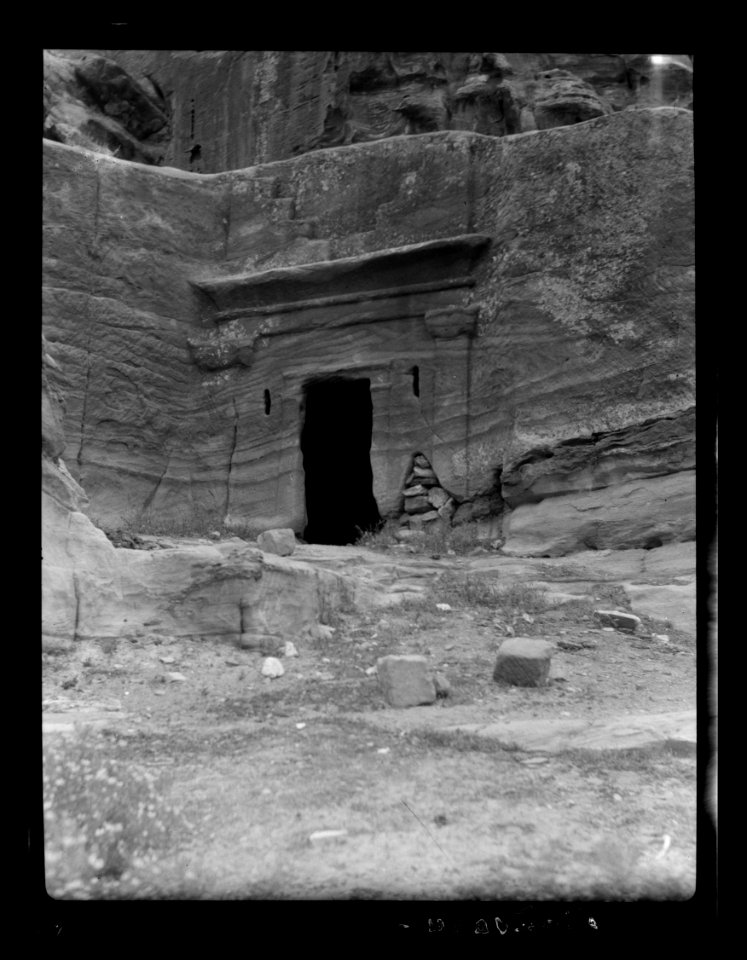 Petra. El-Habis area. A corniced monument, early type. Pilasters upholding single cornice. El-Habis LOC matpc.16279