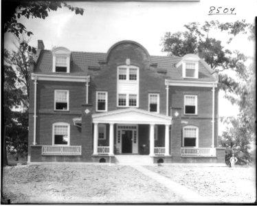 Phi Delta Theta house 1908 (3195505150) photo