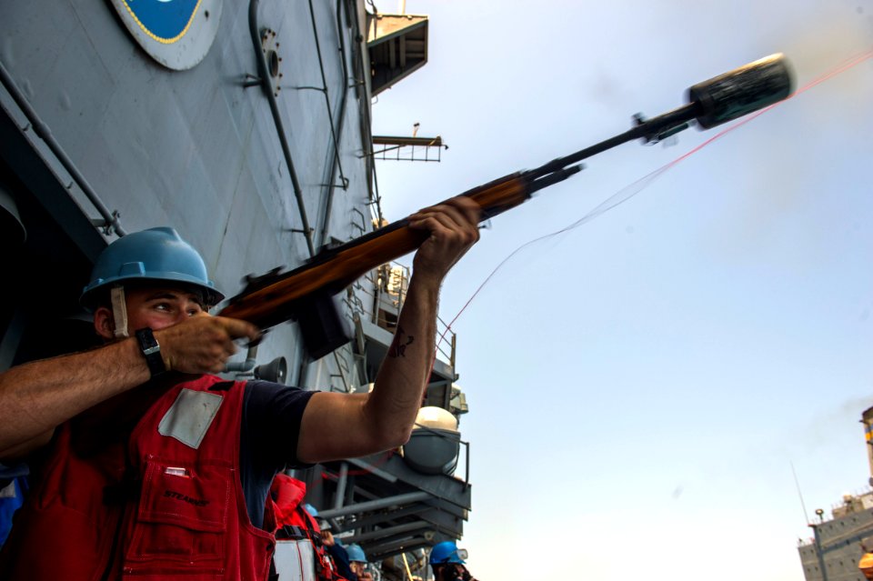 Philippine Sea (CG 58) 140521-N-PJ969-185 (14063659859)