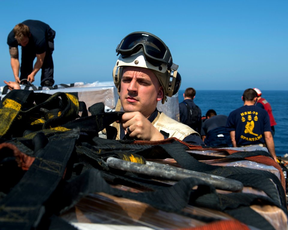Philippine Sea (CG 58) 140521-N-PJ969-383 (14247004081)