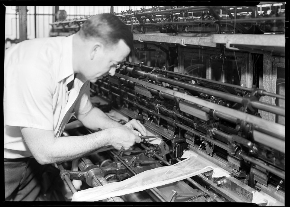 Philadelphia, Pennsylvania - Hosiery. Minnesac Mills. (Man snipping at stockings on machine.) - NARA - 518693