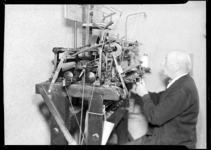 Philadelphia, Pennsylvania - Hosiery. Minnesac Mills. (Man working at machine.) - NARA - 518737
