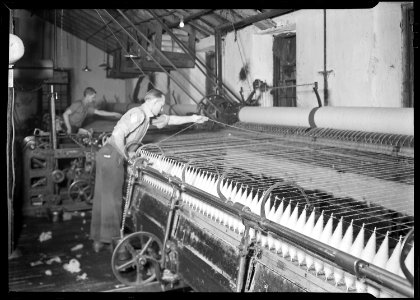 Philadelphia, Pennsylvania - Rugs. Hardwick and Magee Co. (Man pulling string.) - NARA - 518717