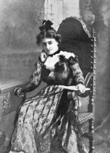 Phoebe Davies, stage actress. Windeatt, Chicago