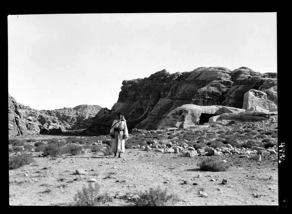 Petra. El-Bêda and el-Barid. El Bêda ridge. The 'white' district. An area of white sandstone LOC matpc.16303