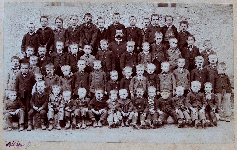 Photo de classe primaire vers 1890