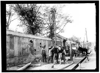 PHILIPPINES. SIGNAL CORPS CONSTRUCTING LINES IN THE ISLANDS LCCN2016866465