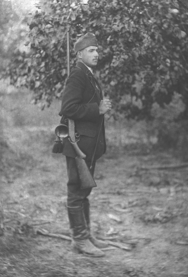Photo History WWI Hungary - A Hungarian soldier on the Italian front (b&w)