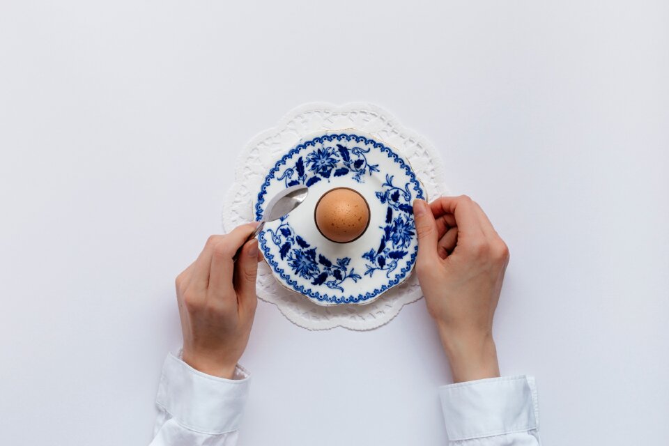 Ceramic plate egg