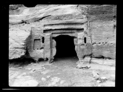 Petra. Wadi-Ed-Dêr. Early type rectilinear tomb with idol niche to left of door LOC matpc.16283