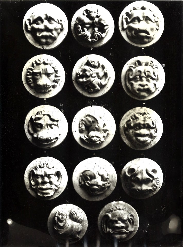 Photograph of 14 plaster casts of medallions Cuypershuis 0687a (038)