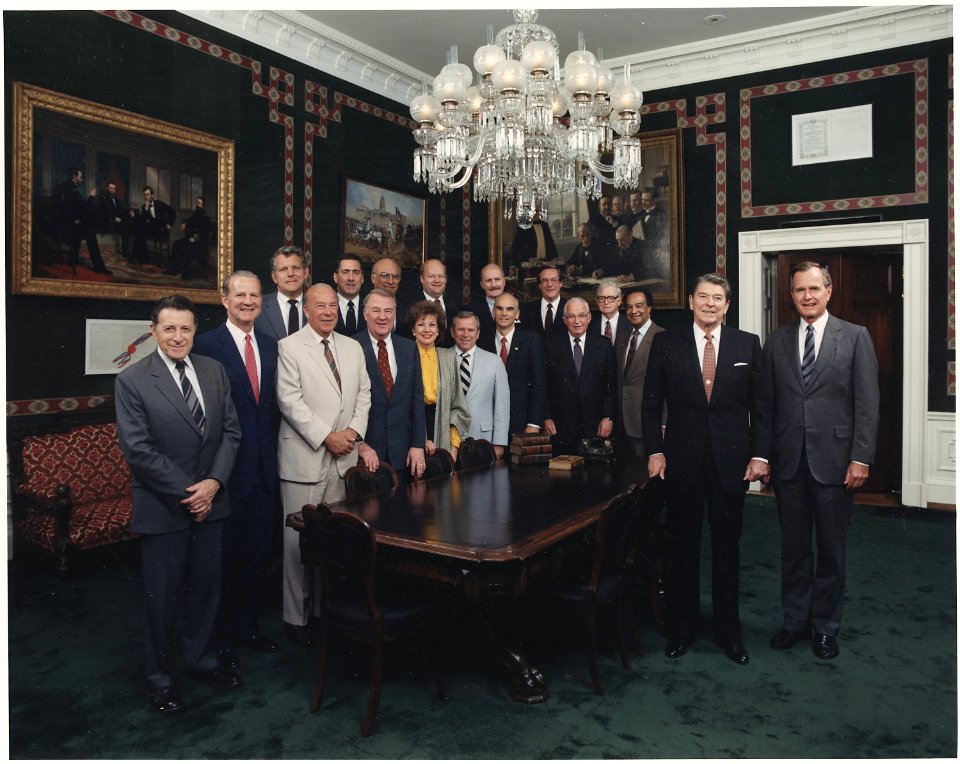 Photograph of 1987 Cabinet - Class Photo - NARA - 198586